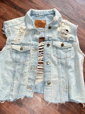 BBJ Los Angeles Distressed Denim Vest Light Wash Sleeveless Fringe Back Jacket S